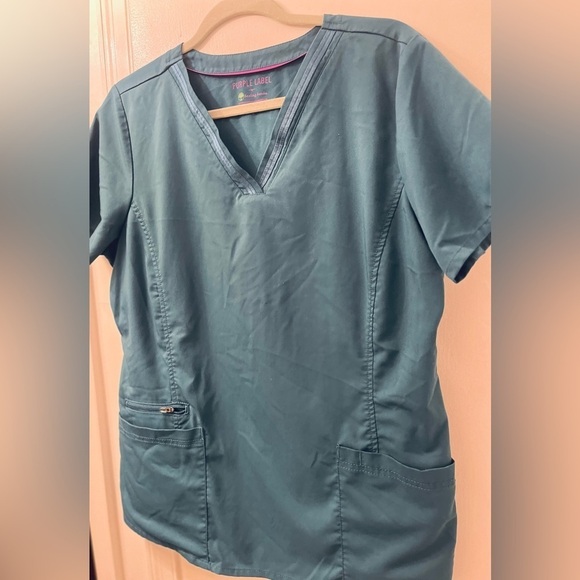 Green scrub top, size L - Picture 2 of 7